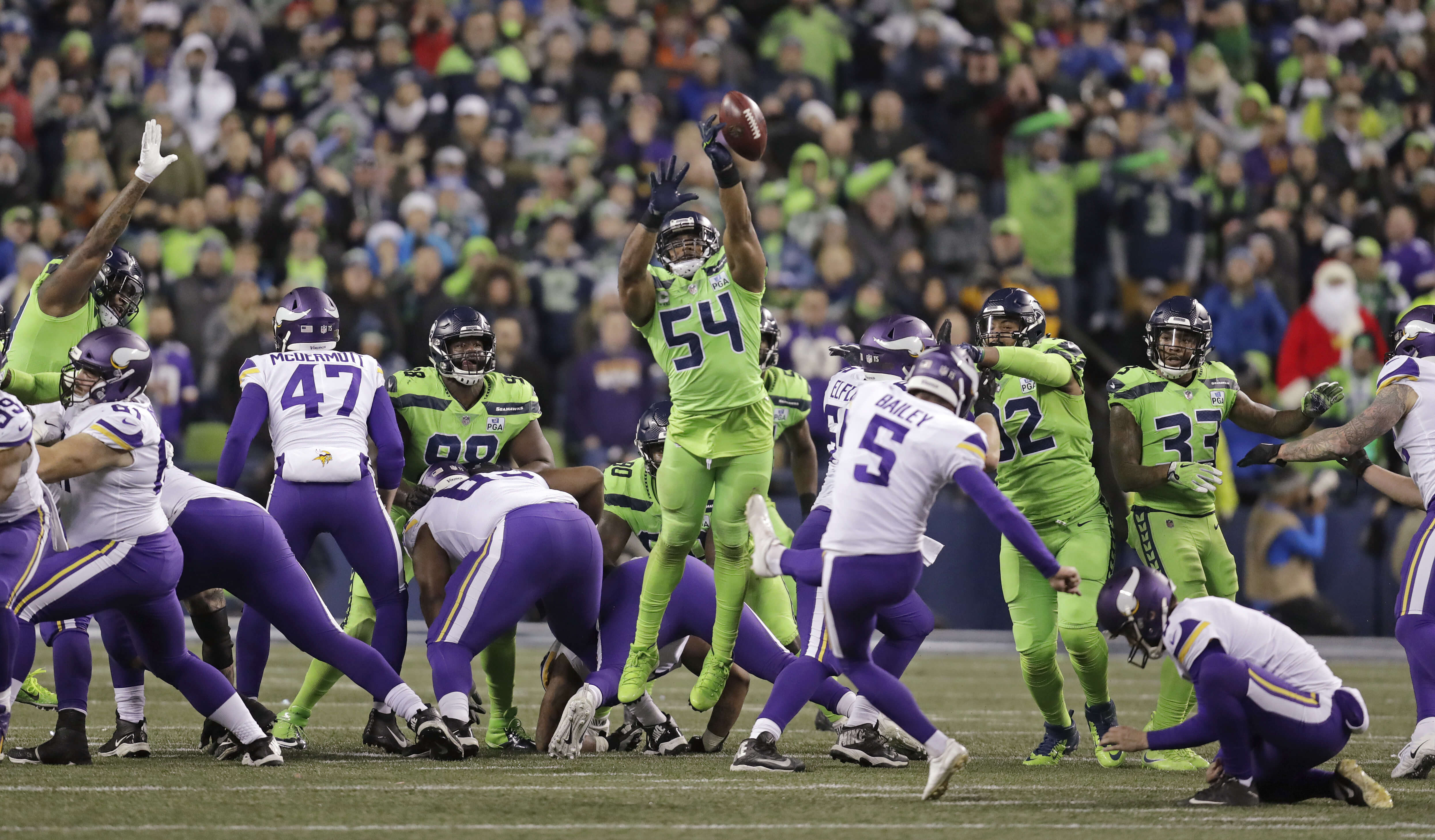 Seahawks on brink of playoffs after 21-7 win over Vikings
