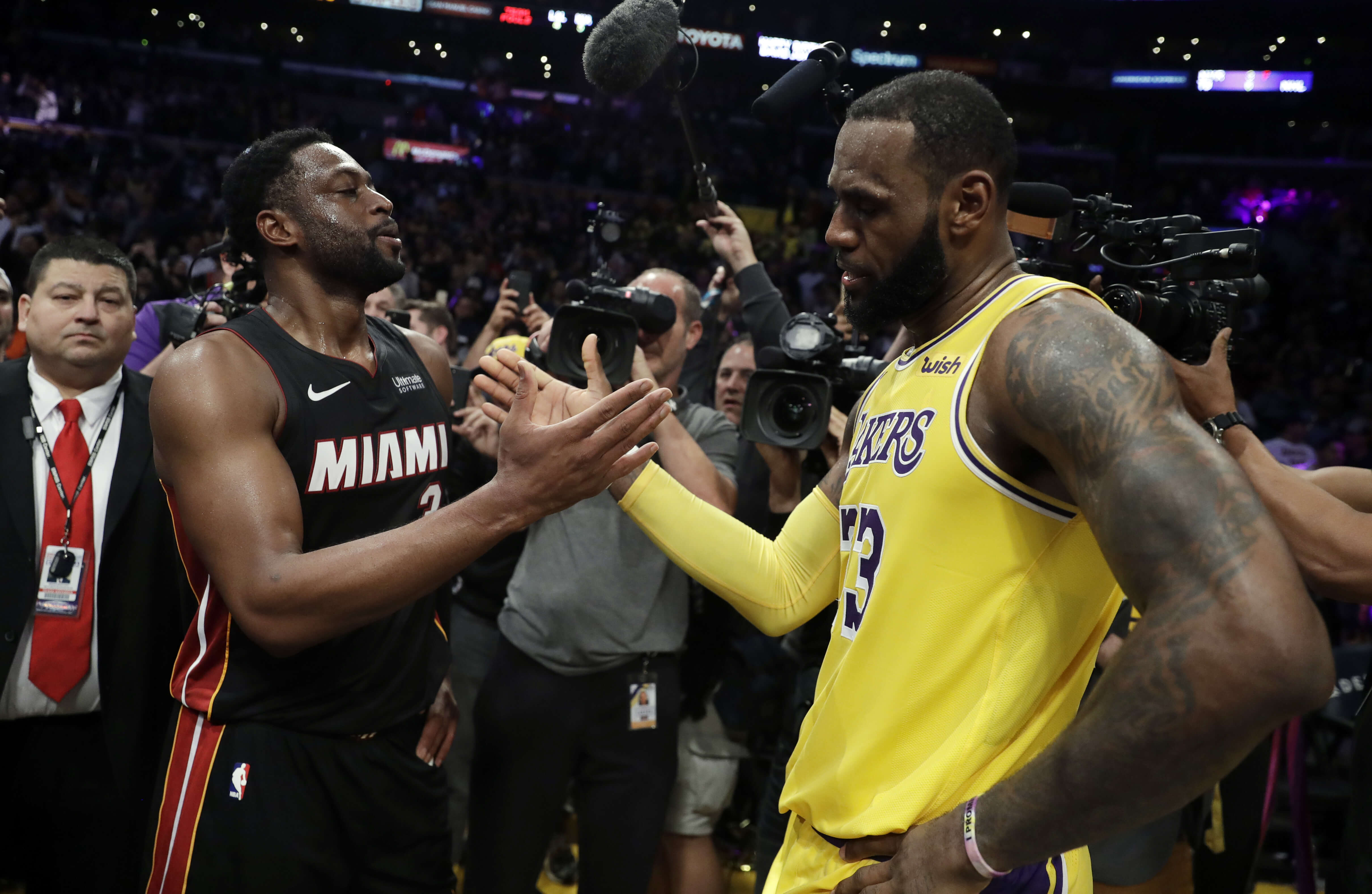 LeBron’s Lakers edge Wade’s Heat in final meeting, 108-105