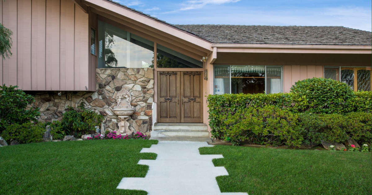 The house used for exterior shots of the 'Brady Bunch' is now for sale.