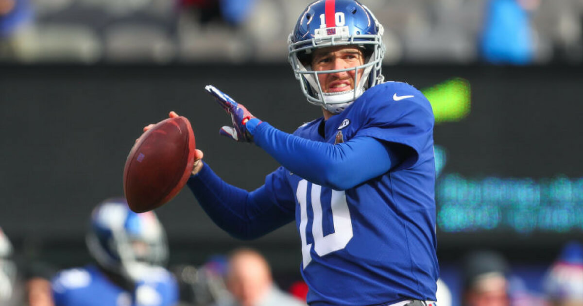 Eli Manning warms up before the final game of the 2017 season