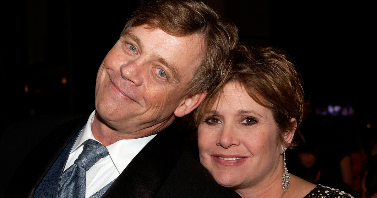 HOLLYWOOD - JUNE 09: Actors Mark Hamill and Carrie Fisher pose at the dinner during the 33rd AFI Life Achievement Award tribute to George Lucas at the Kodak Theatre on June 9, 2005 in Hollywood, California.