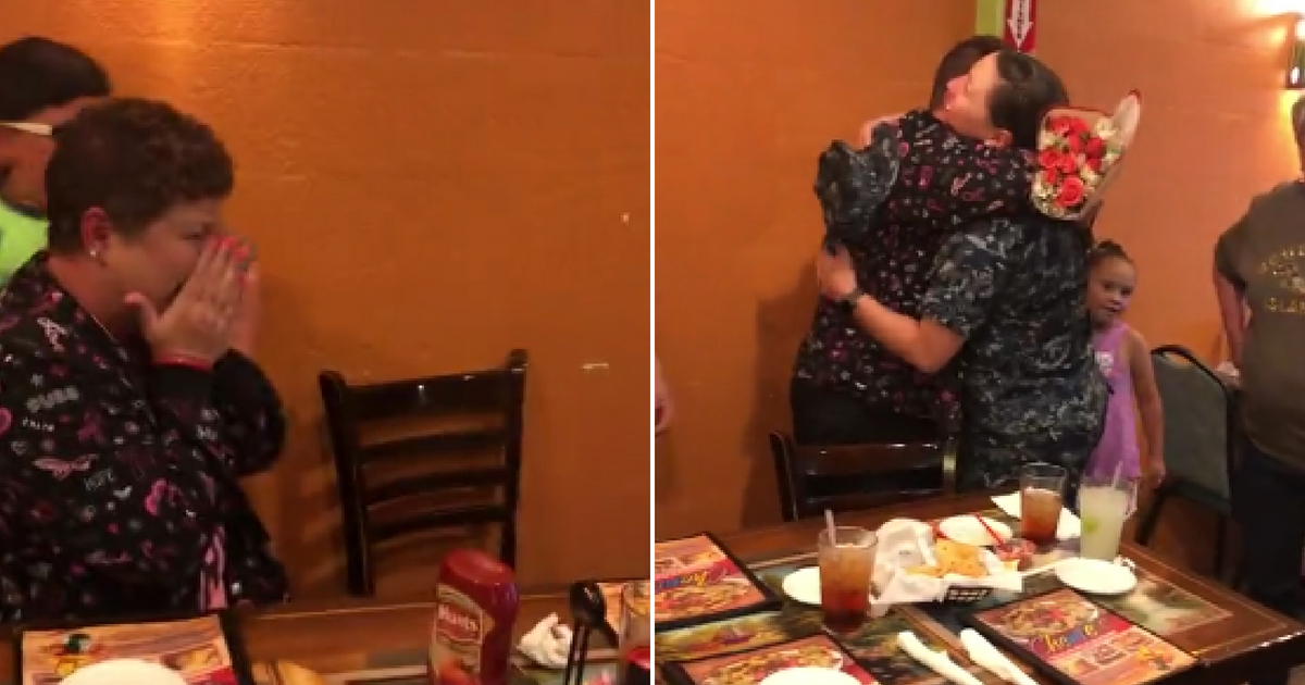 Military daughter surprises mom at lunch
