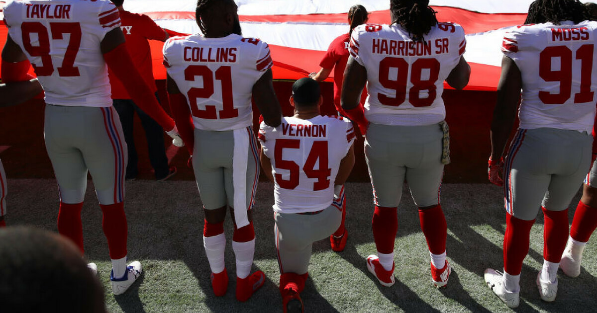New York Giants linebacker Olivier Vernon kneels during the national anthem in 2017