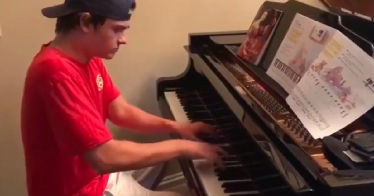 Pizza Guy Plays Piano