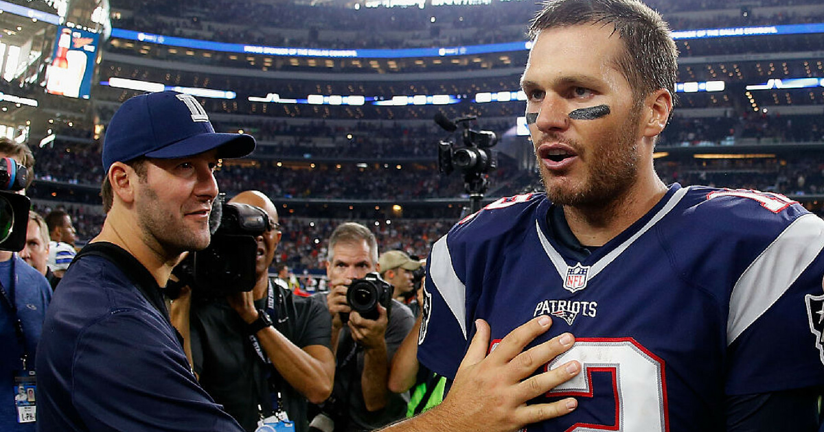 Tony Romo congratulates Tom Brady after New England beat Dallas in 2015.