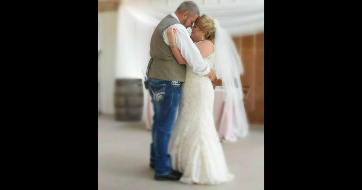 After being diagnosed with stage IV breast cancer, she finally accepted a proposal and married the love of her life.