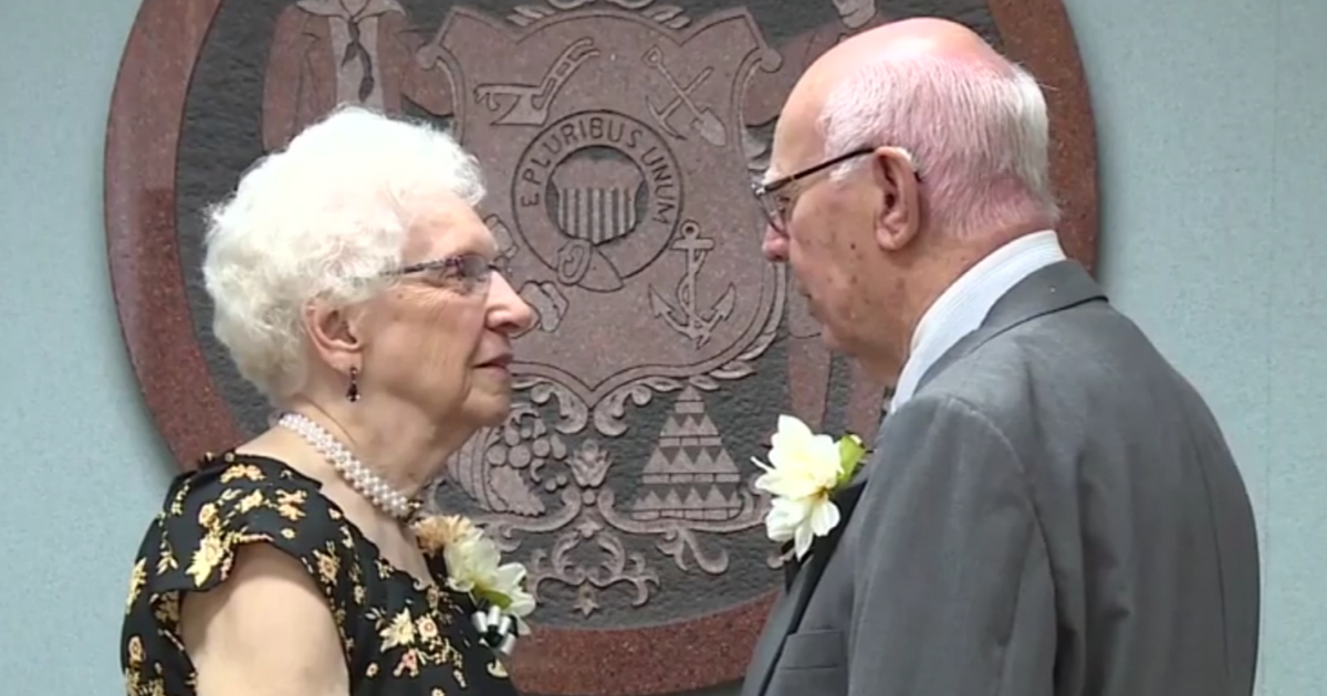 Elderly couple gets married