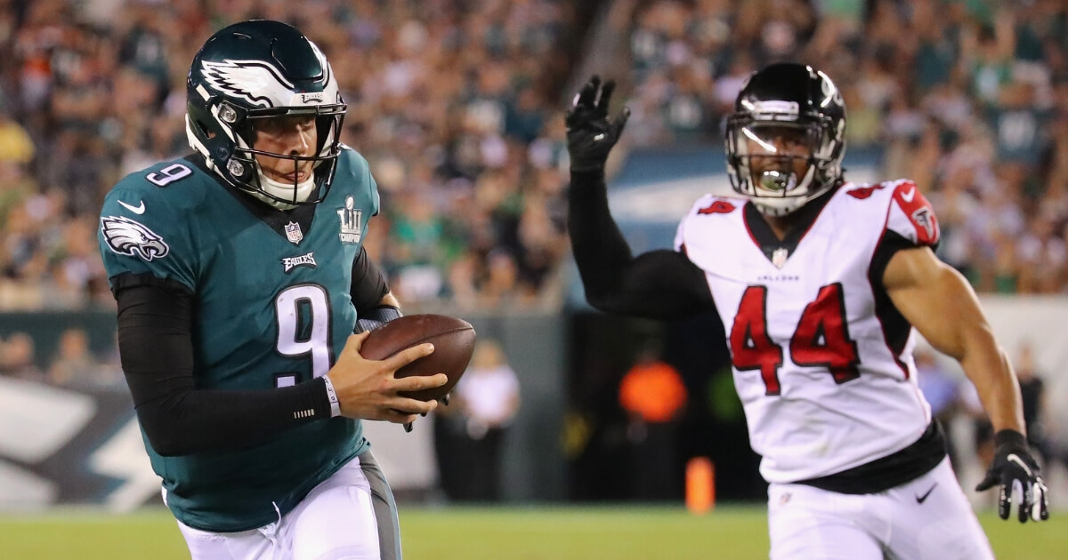 Nick Foles of the Philadelphia Eagles catches a pass thrown by Nelson Agholor during the third quarter against the Atlanta Falcons at Lincoln Financial Field on Thursday night.