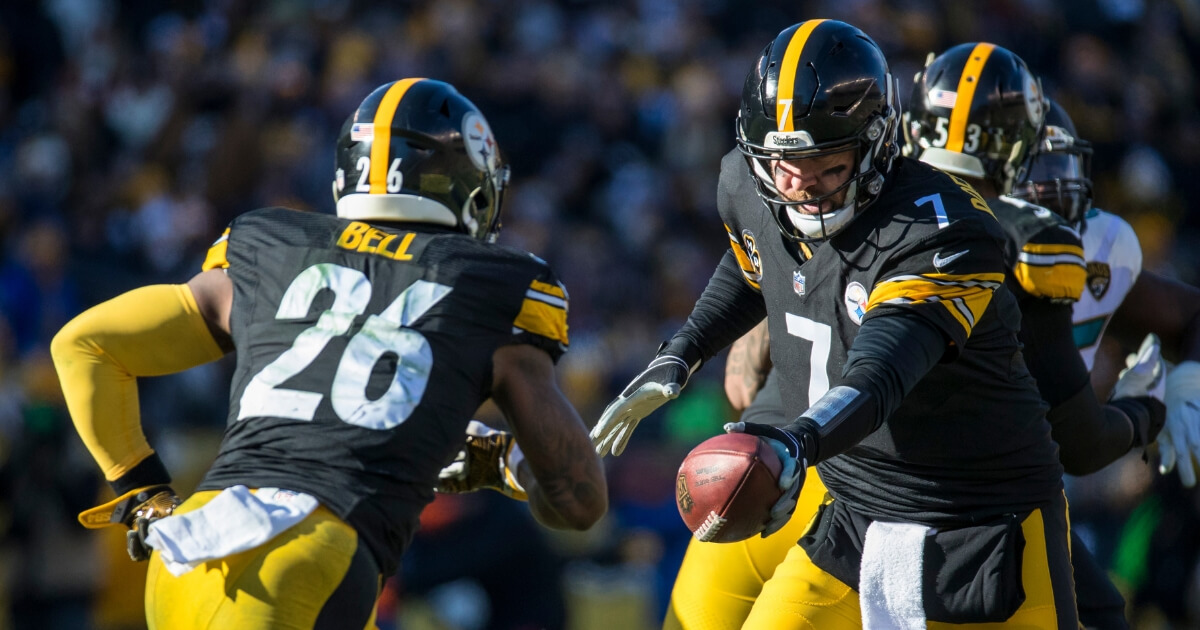 Ben Roethlisberger hands the ball to Le'Veon Bell of the Pittsburgh Steelers during the second quarter against the Jacksonville Jaguars in the AFC divisional playoff game at Heinz Field on Jan. 14.
