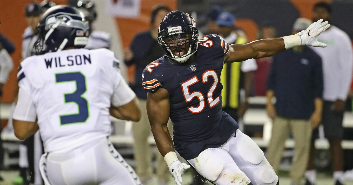 Khalil Mack of the Chicago Bears rushes Russell Wilson of the Seattle Seahawks