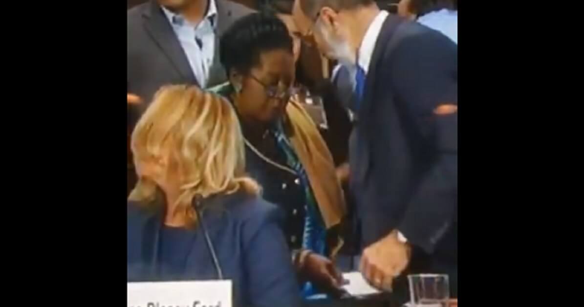 Rep. Sheila Jackson Lee hands an envelope to Christine Blasey Ford attorney Michael Bromwich.