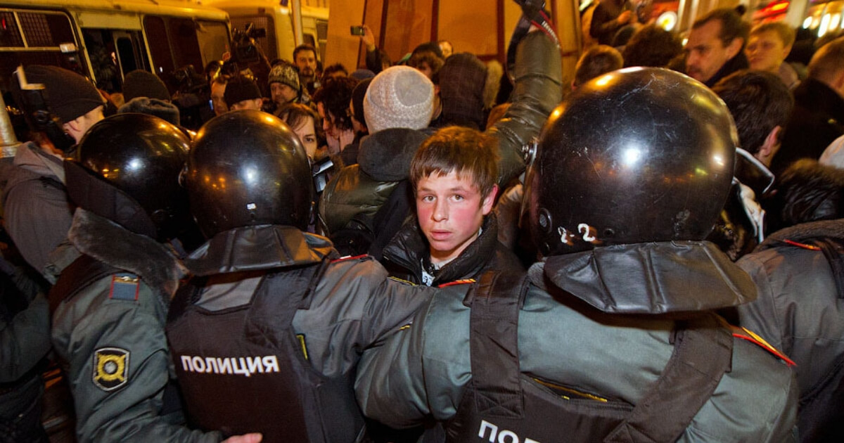 Russian police forces in Moscow suppress protesters.