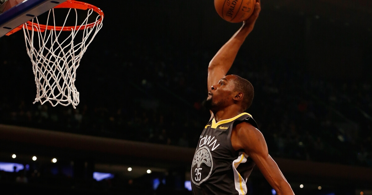Kevin Durant of the Golden State Warriors dunks against the New York Knicks at Madison Square Garden on Friday.