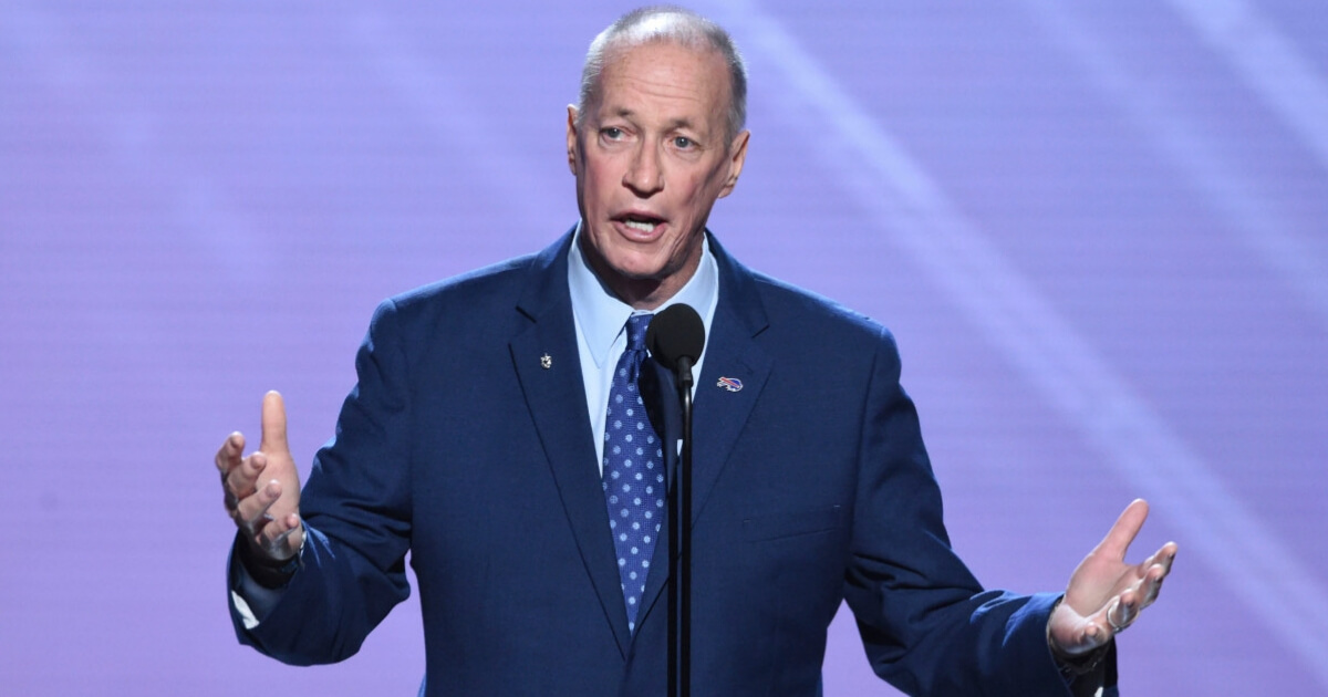 Jim Kelly speaks during the 2018 ESPY Awards.