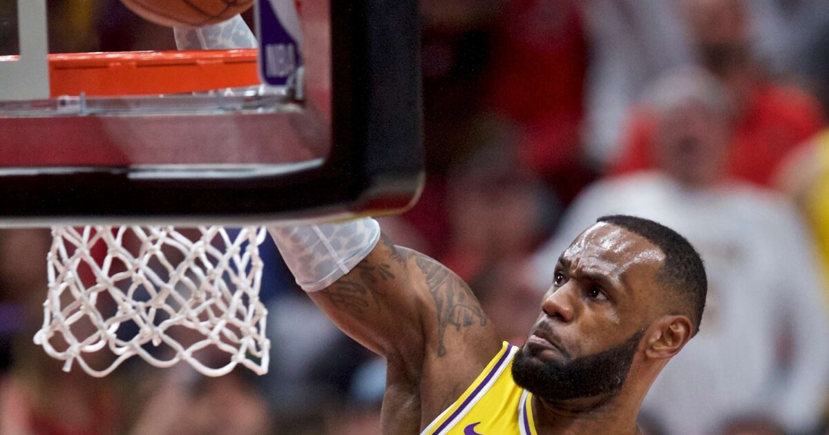 Los Angeles Lakers forward LeBron James dunks against the Trail Blazers during the first half of their game in Portland on Thursday.