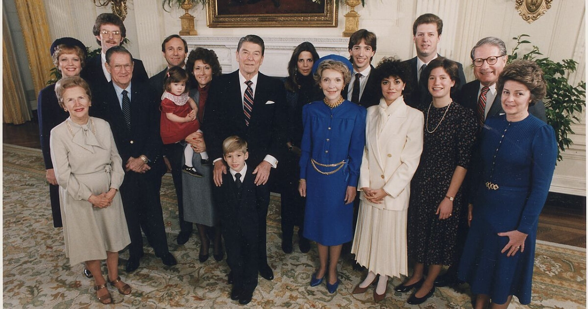 1985 Inaugural photo of the Reagan family.