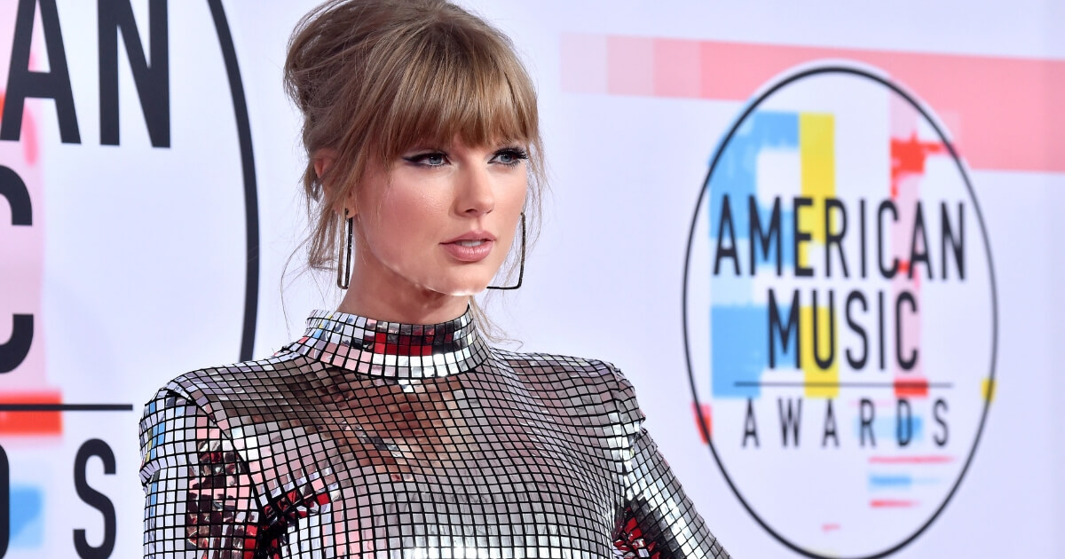 Taylor Swift attends the 2018 American Music Awards