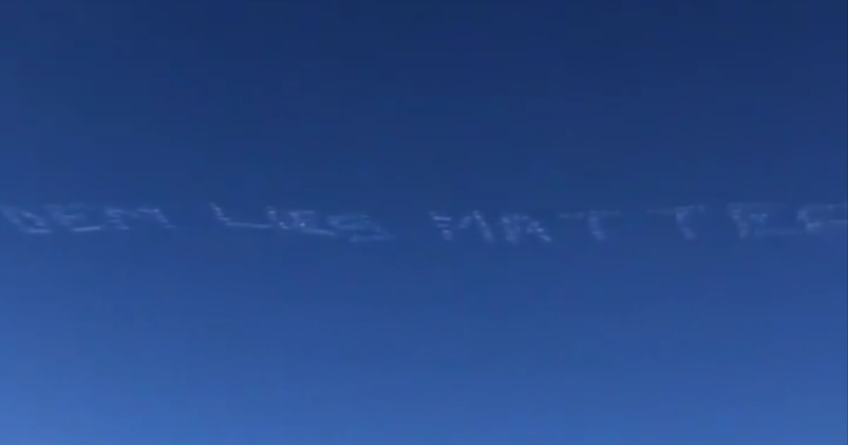 Sky writing that reads "Dem Lies Matter"