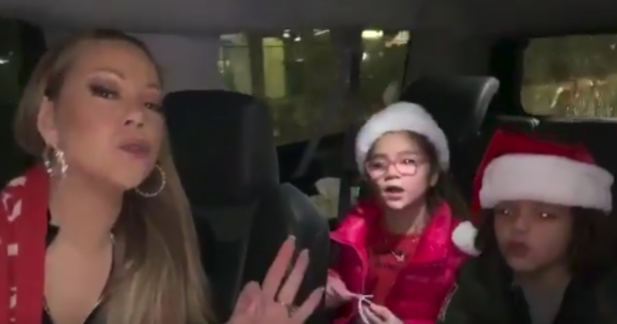 Mariah Carey sings with her twin daughters.