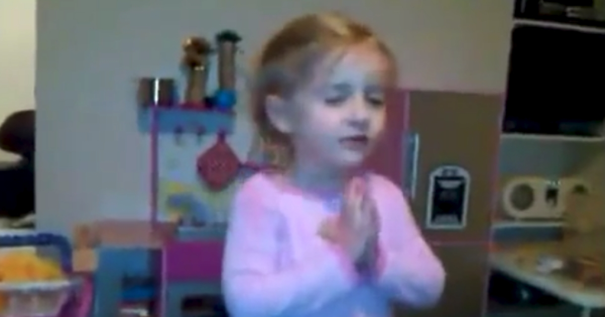 Little girl praying.
