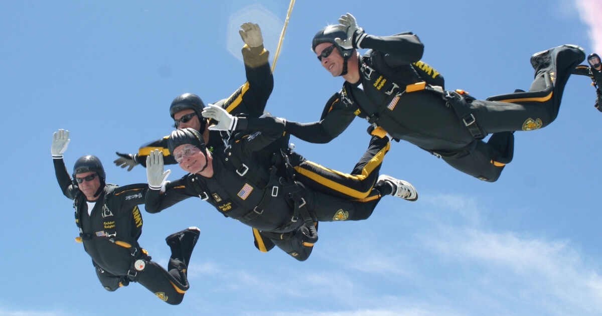 George HW Bush Skydiving