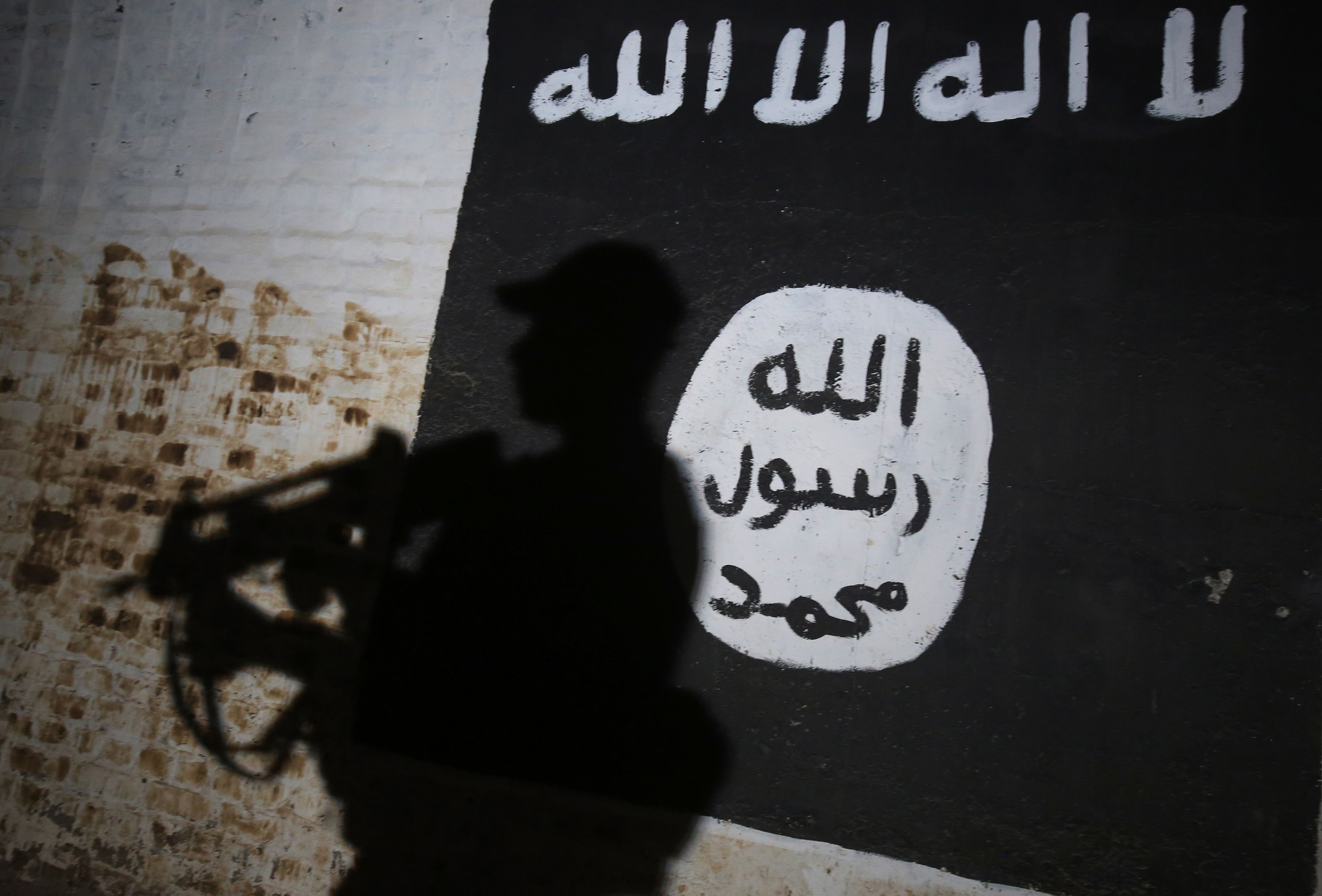 a mural bearing the logo of the Islamic State