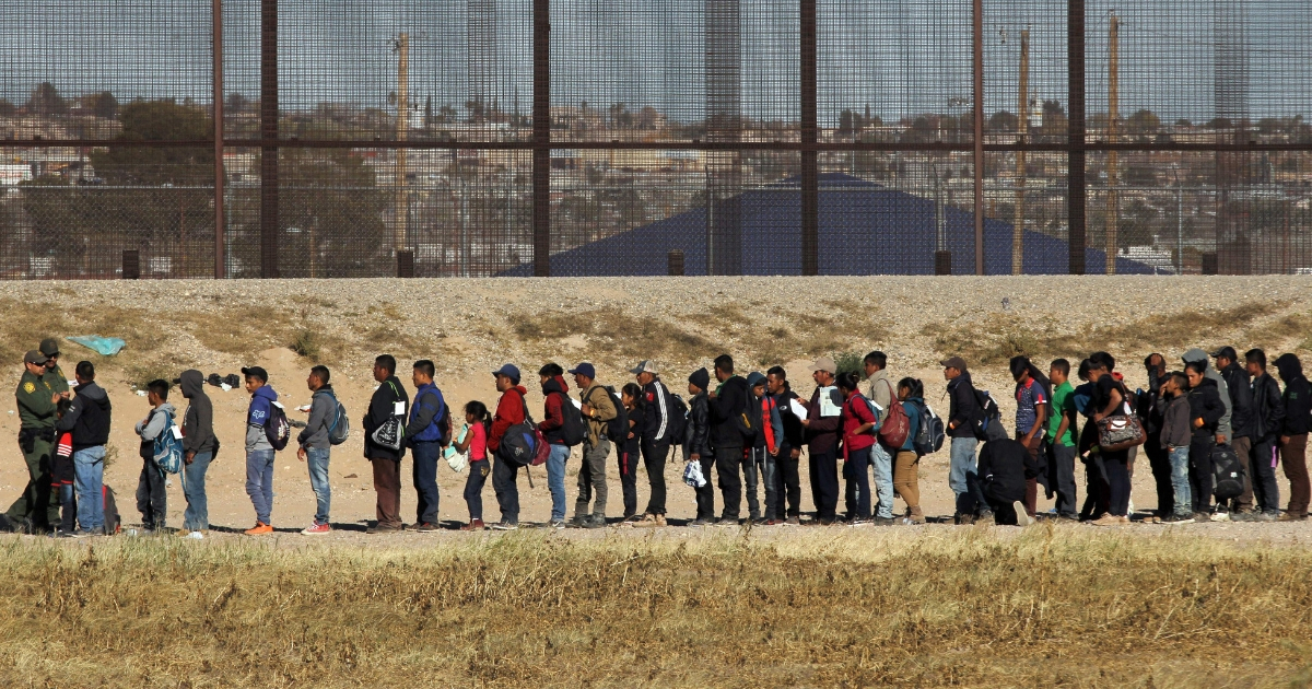 Migrants in line