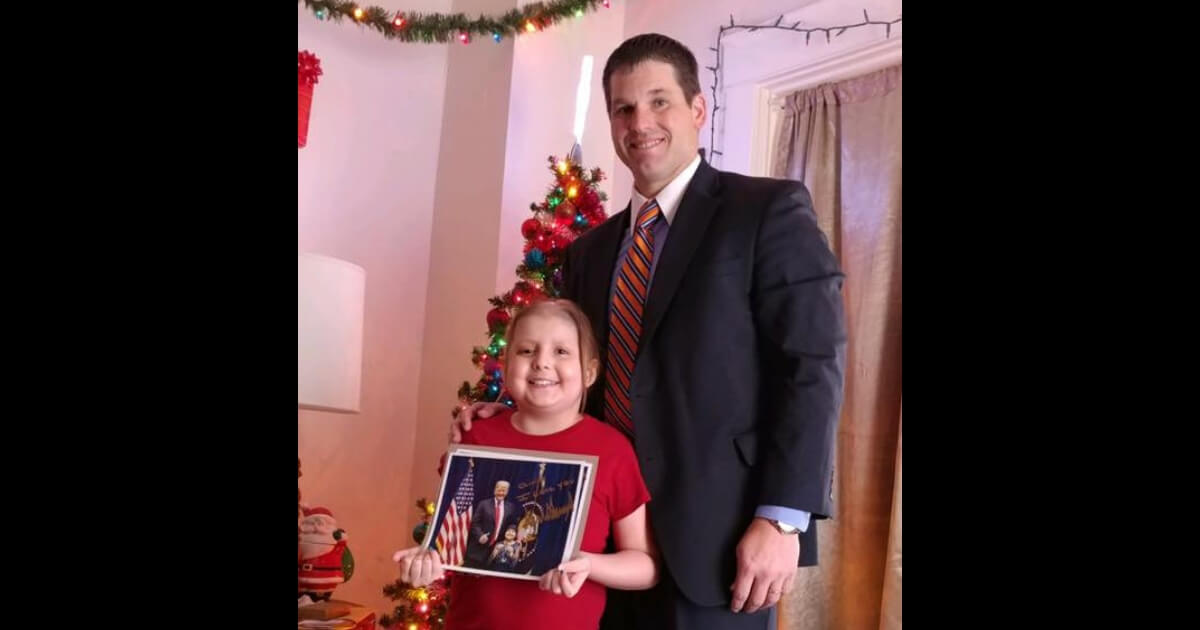 A secret service agent brings a little girl with cancer a framed picture.