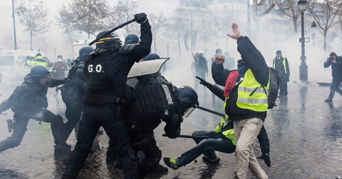 Protesters clash with riot police at the Place de l'Etoile
