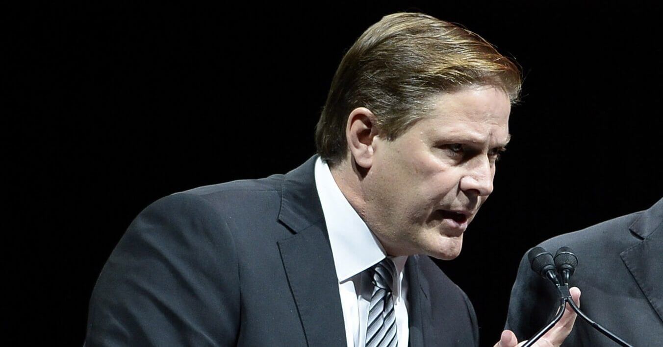 Randy Lee, then Ottawa Senators assistant general manager, gestures while speaking at a memorial service Aug. 24, 2017, for Bryan Murray, former Senators coach and general manager.