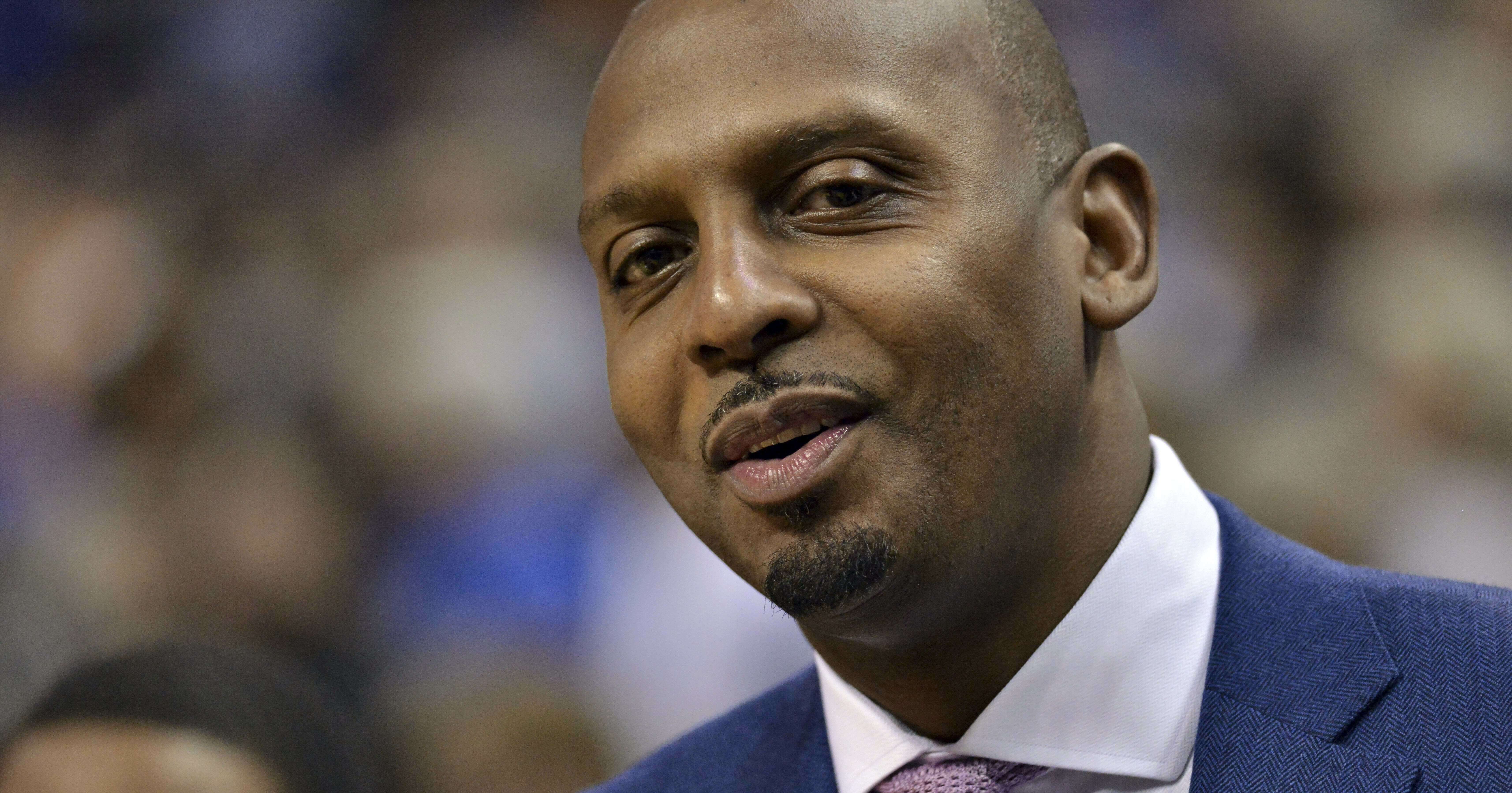 Memphis head coach Penny Hardaway looks on before a Dec. 15, 2018, home game against Tennessee.