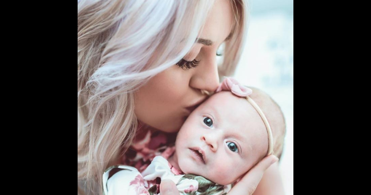 Mom of Newborn Shares Terrifying Moment She Began Bleeding Out 'I Did(02)