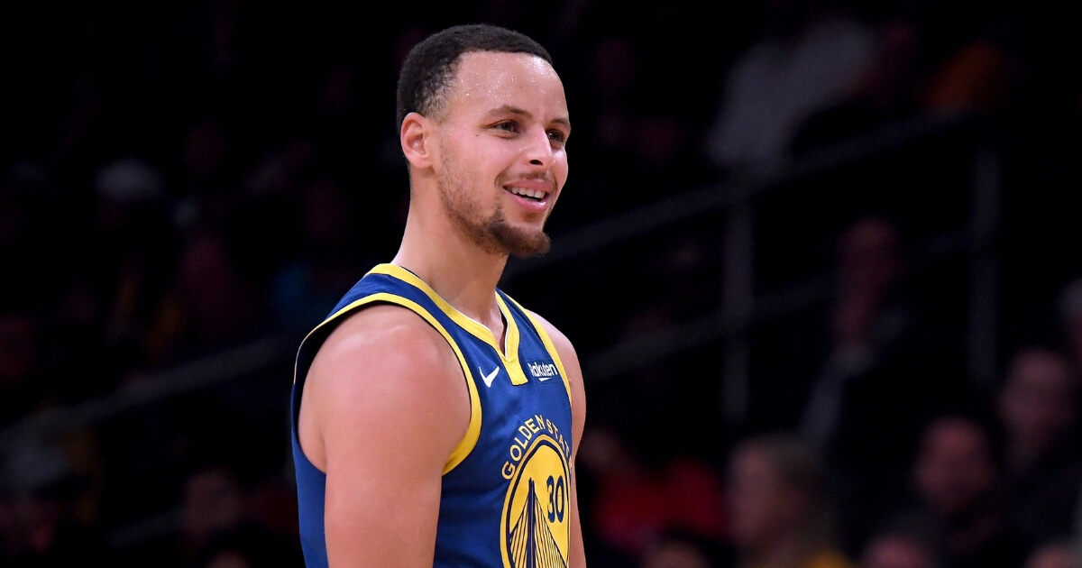 Stephen Curry of the Golden State Warriors had a rough stretch in his team's 130-111 win over the Los Angeles Lakers at Staples Center on Monday.
