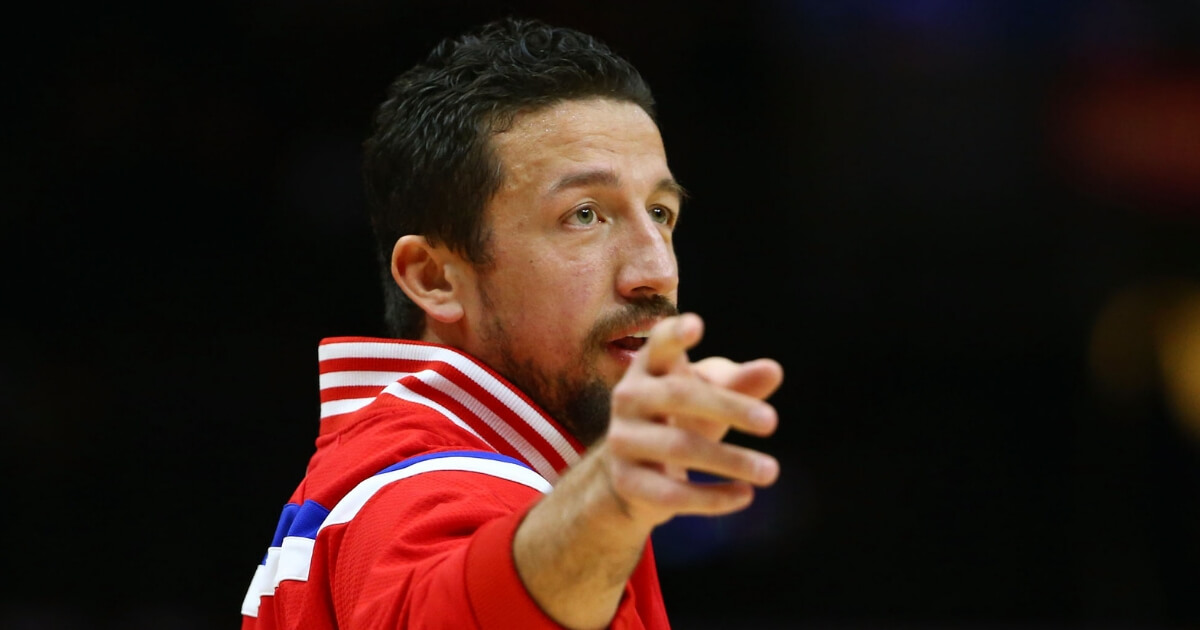 Hedo Turkoglu warms up for the Los Angeles Clippers in January 2015.