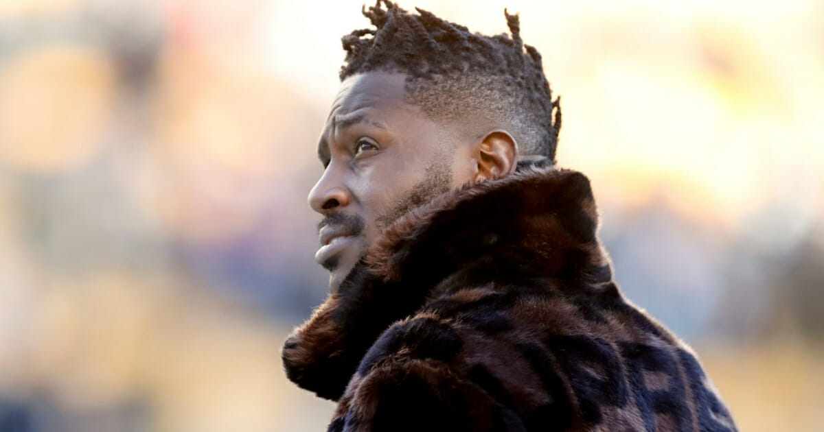 Wide receiver Antonio Brown stands on the Pittsburgh Steelers sideline before a Dec. 30, 2018, game against the Cincinnati Bengals.