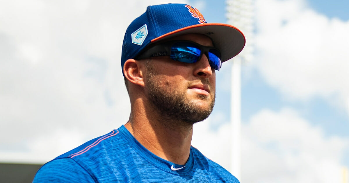 Tim Tebow warms up before the New York Mets' March 9, 2019, spring training game against the Boston Red Sox in Fort Myers, Florida.