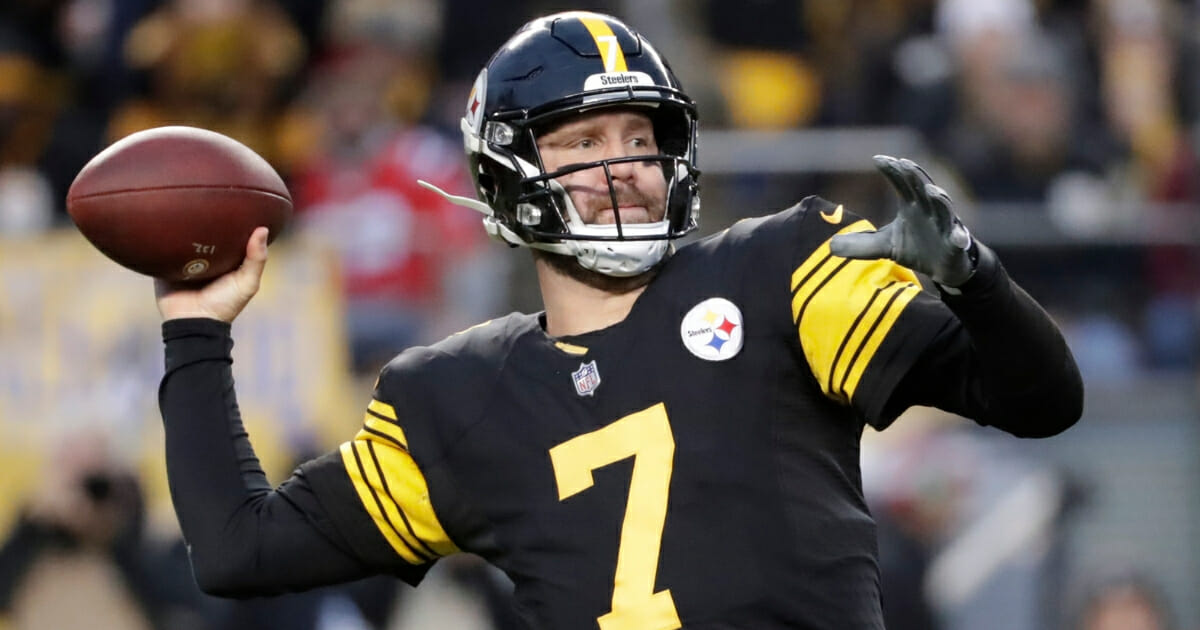 Pittsburgh Steelers quarterback Ben Roethlisberger throws a pass against the New England Patriots on Dec. 16, 2018.