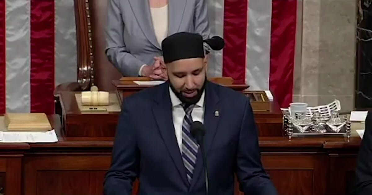 Imam Omar Suleiman praying before the US House of Representatives