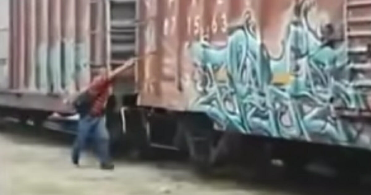 A migrant’s foot was ripped off after he tried to hop on a Mexican train headed toward the U.S. border, falling under one of the train’s wheels. (Jesus Antonio Guzman / YouTube screen shot)
