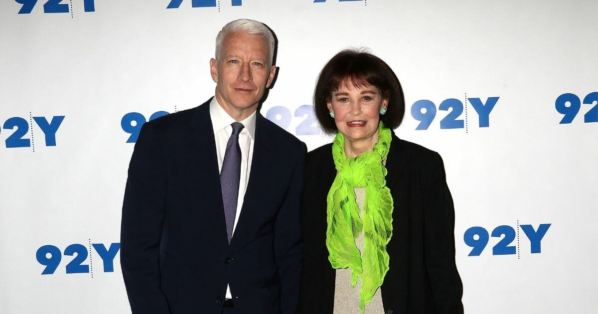 Anderson Cooper and his mother Gloria Vanderbilt in 2016.