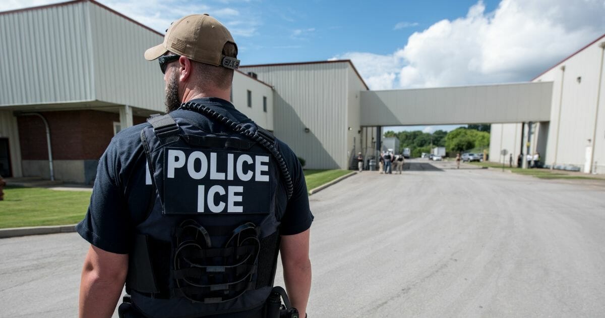 An ICE agent preparing to arrest illegal immigrants at Fresh Mark in Salem, Ohio