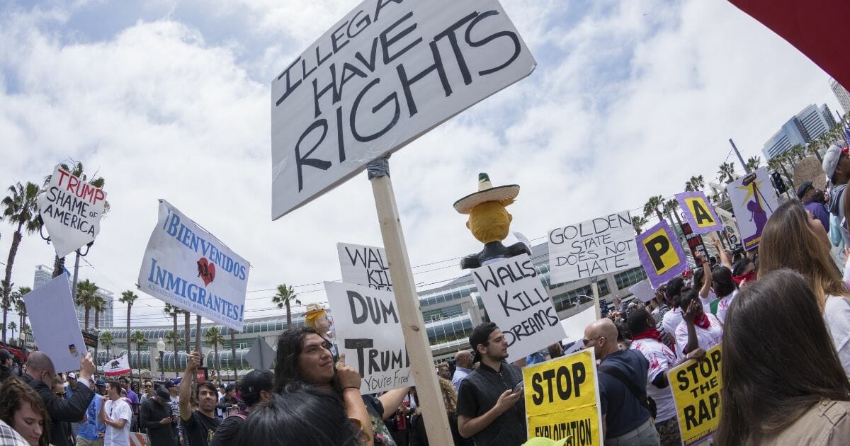 Illegal immigrants' advocates protest.