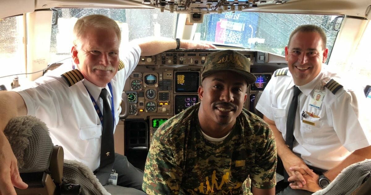 Rodney Smith Jr. (middle) poses with Delta pilots Mr. Kennedy (left) and Mr. Johnson (right).