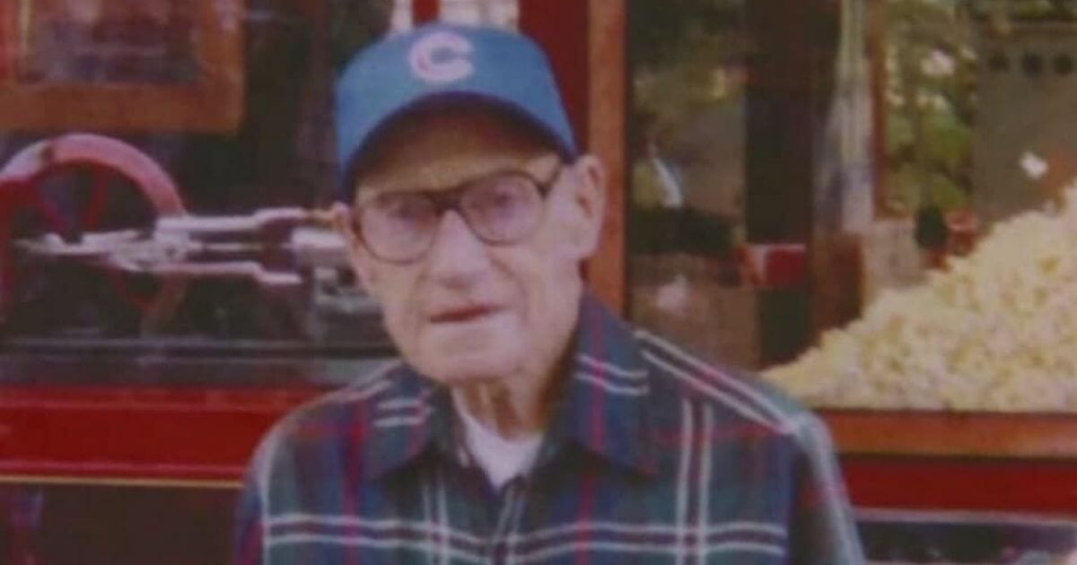 elderly man in a chicago cubs baseball hat