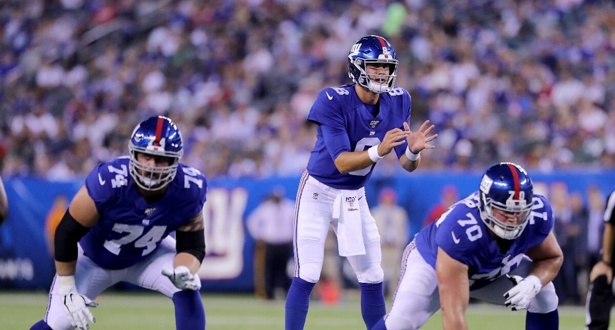 Daniel Jones of the New York Giants calls the play.