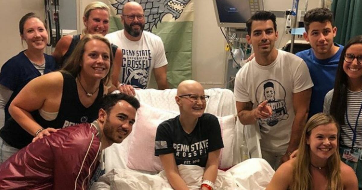 Teenager Lily meets the Jonas Brothers in her hospital room