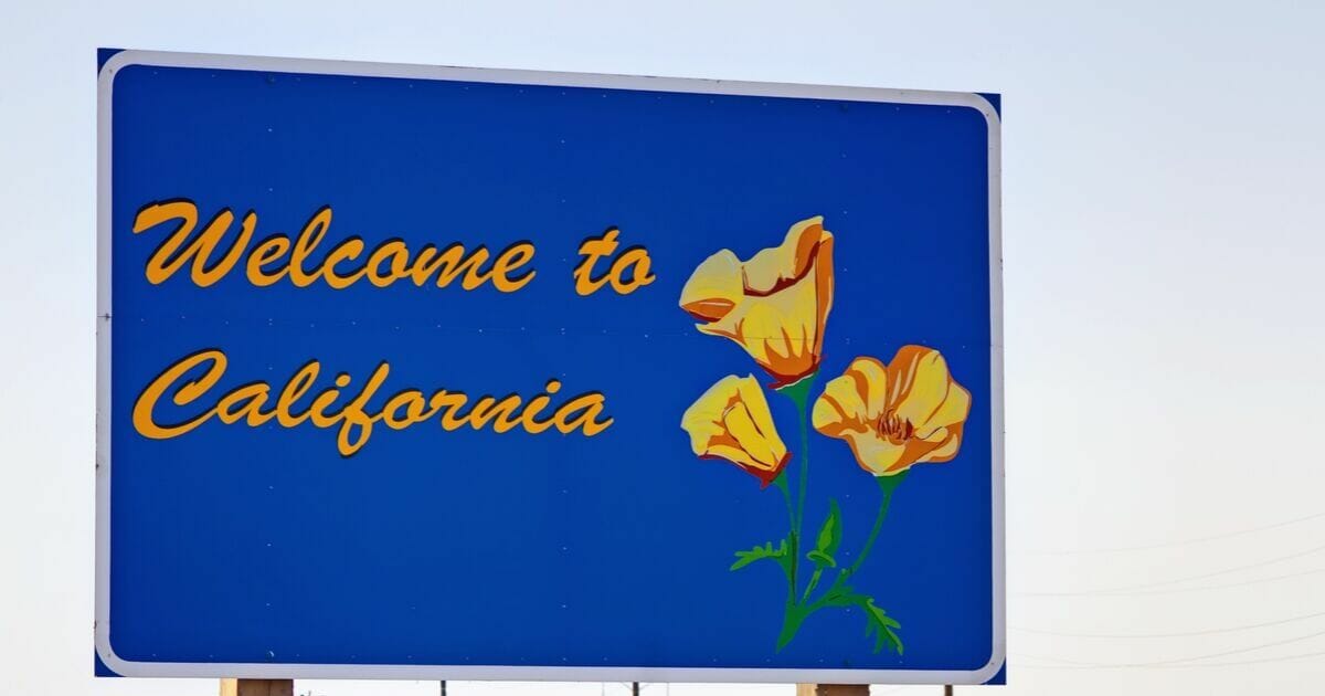 Welcome to California sign.