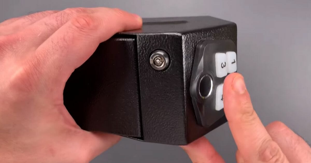 A lock picker exposes a major flaw in a fingerprint-opened gun safe.
