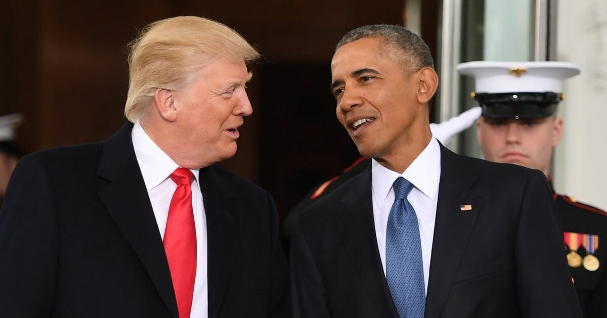 President Barack Obama (R) welcomes President-elect Donald Trump(L)to the White House in Washington, D.C., Jan. 20, 2017.