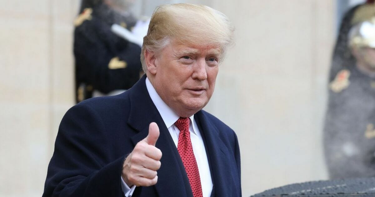 US President Donald Trump gives a thumbs up